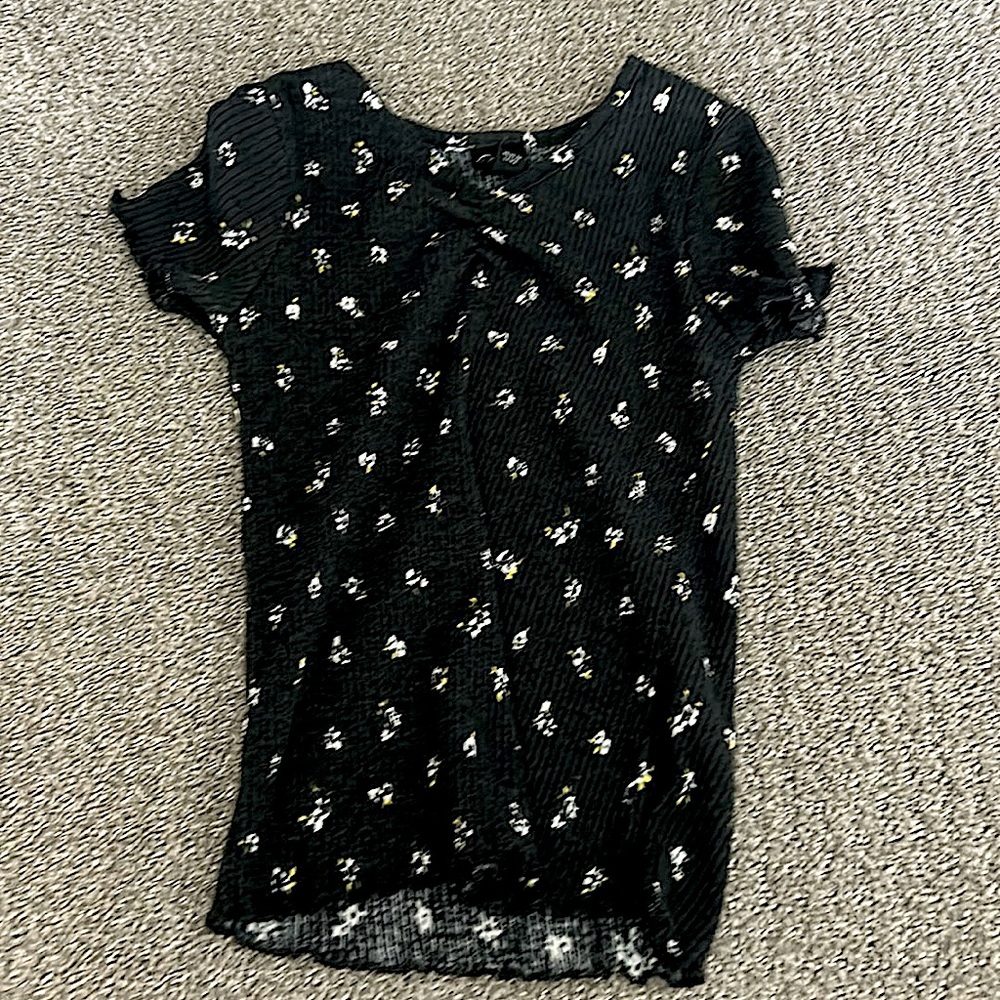 Target art class floral print button up V-neck T-shirt size M(7/8)
